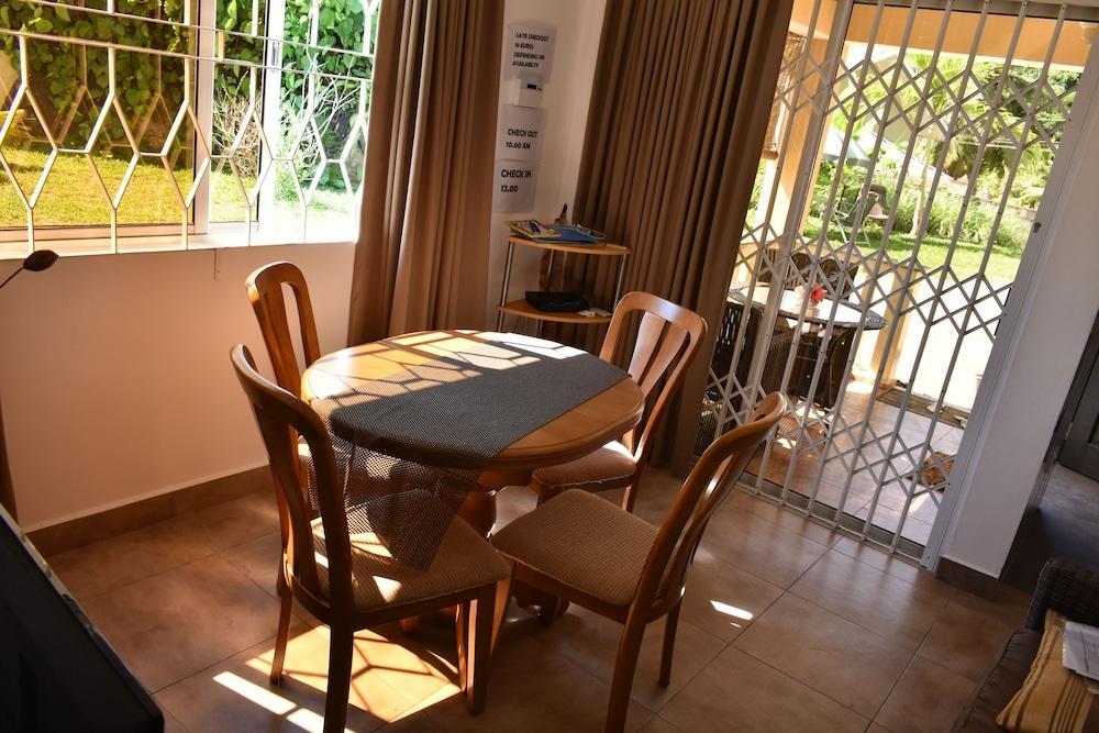 Baie Lazare  Zeph Self Catering 아파트 외부 사진