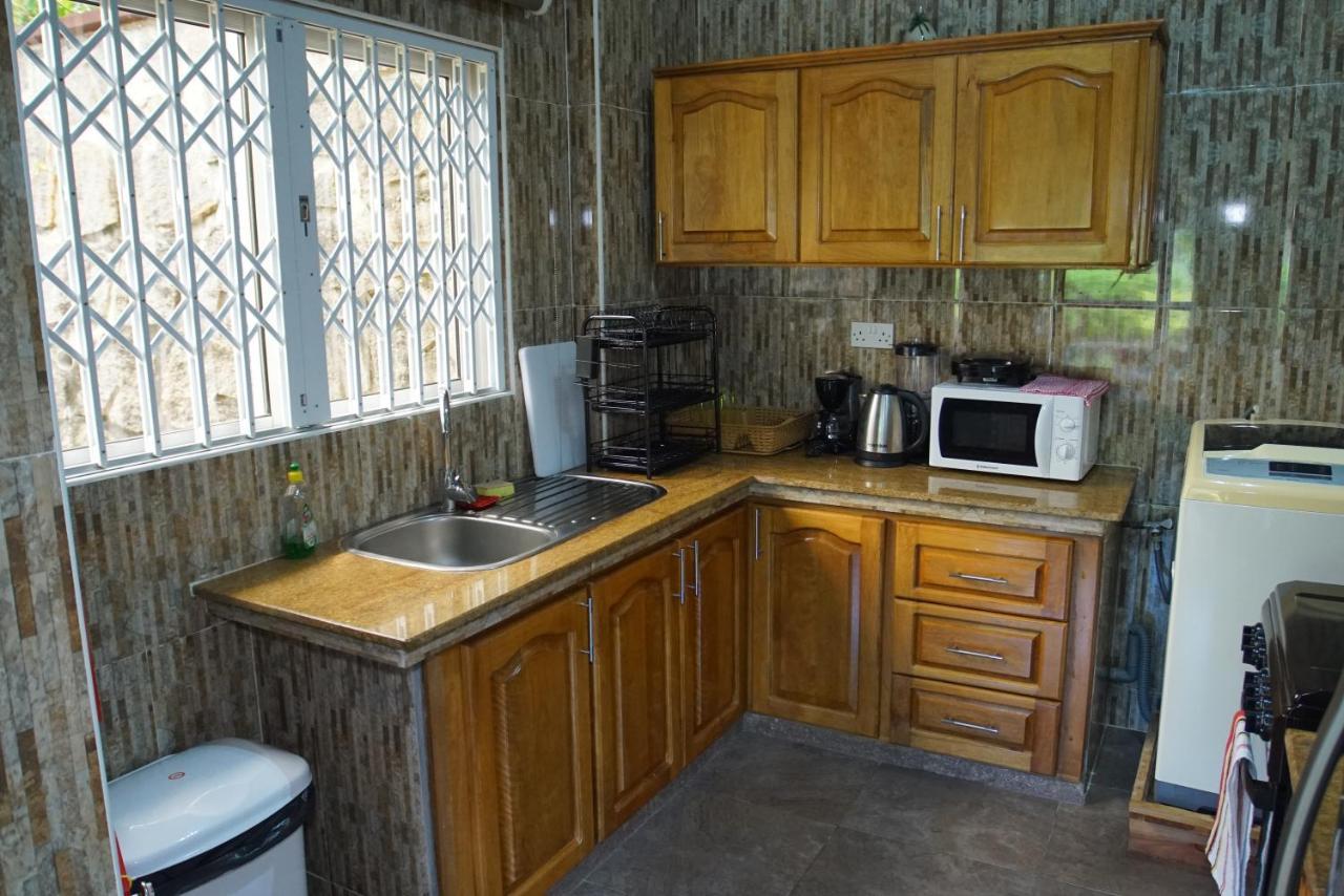 Baie Lazare  Zeph Self Catering 아파트 외부 사진