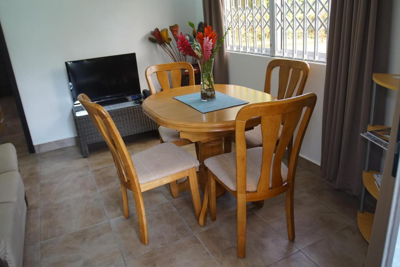 Baie Lazare  Zeph Self Catering 아파트 외부 사진